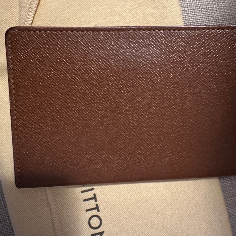 LOUIS VUITTON Porte 2 Cartes
Vertical Brown Taiga Leather Card
Case Holder - Picture 4 of 10